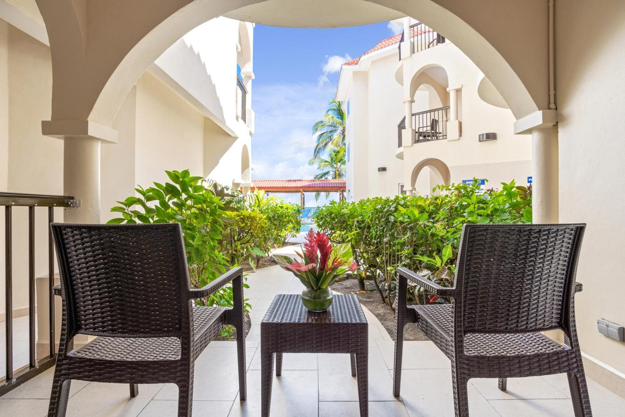 Sunbreeze Suites San Pedro  Luaran gambar