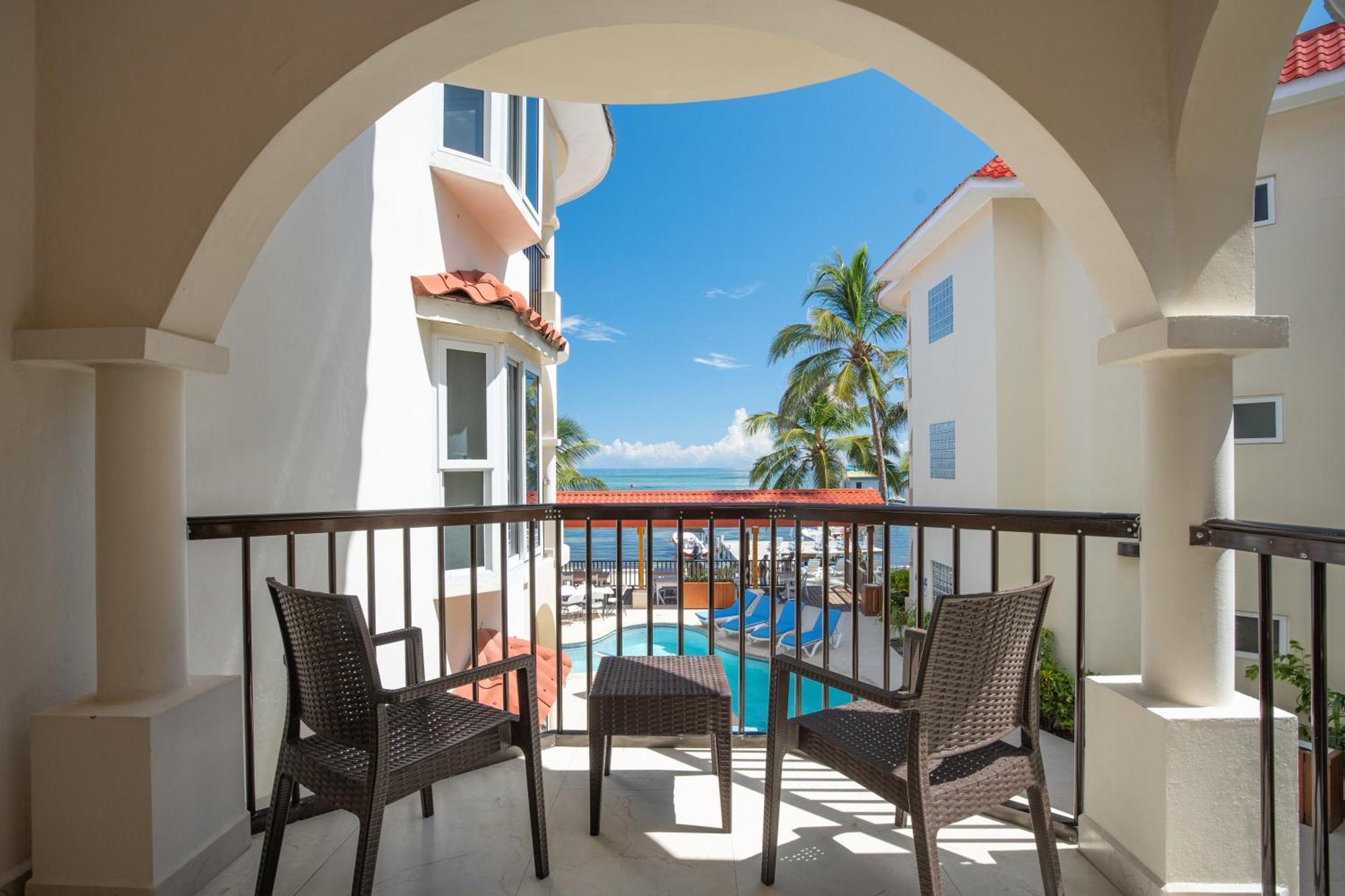 Sunbreeze Suites San Pedro  Luaran gambar