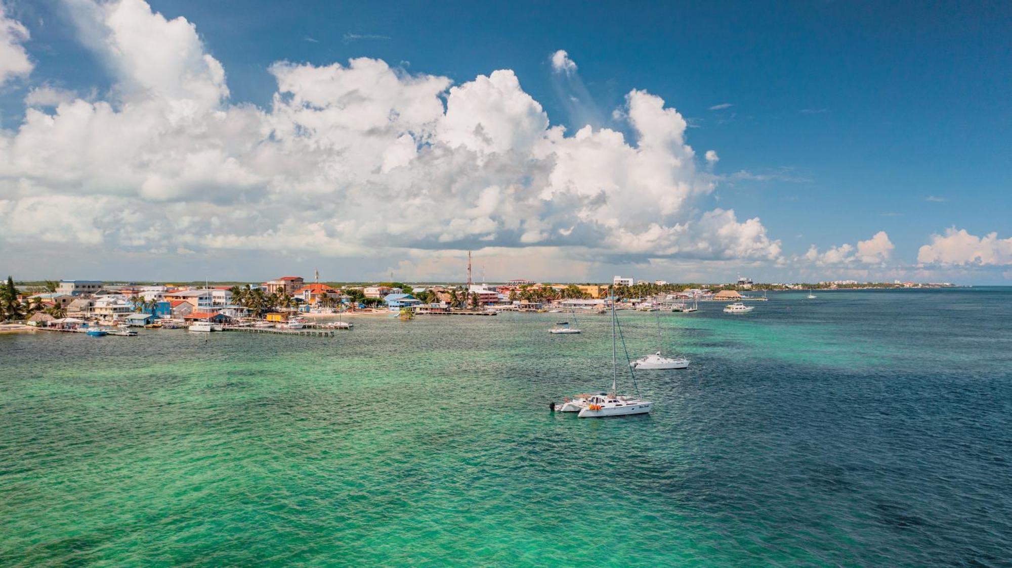 Sunbreeze Suites San Pedro  Luaran gambar