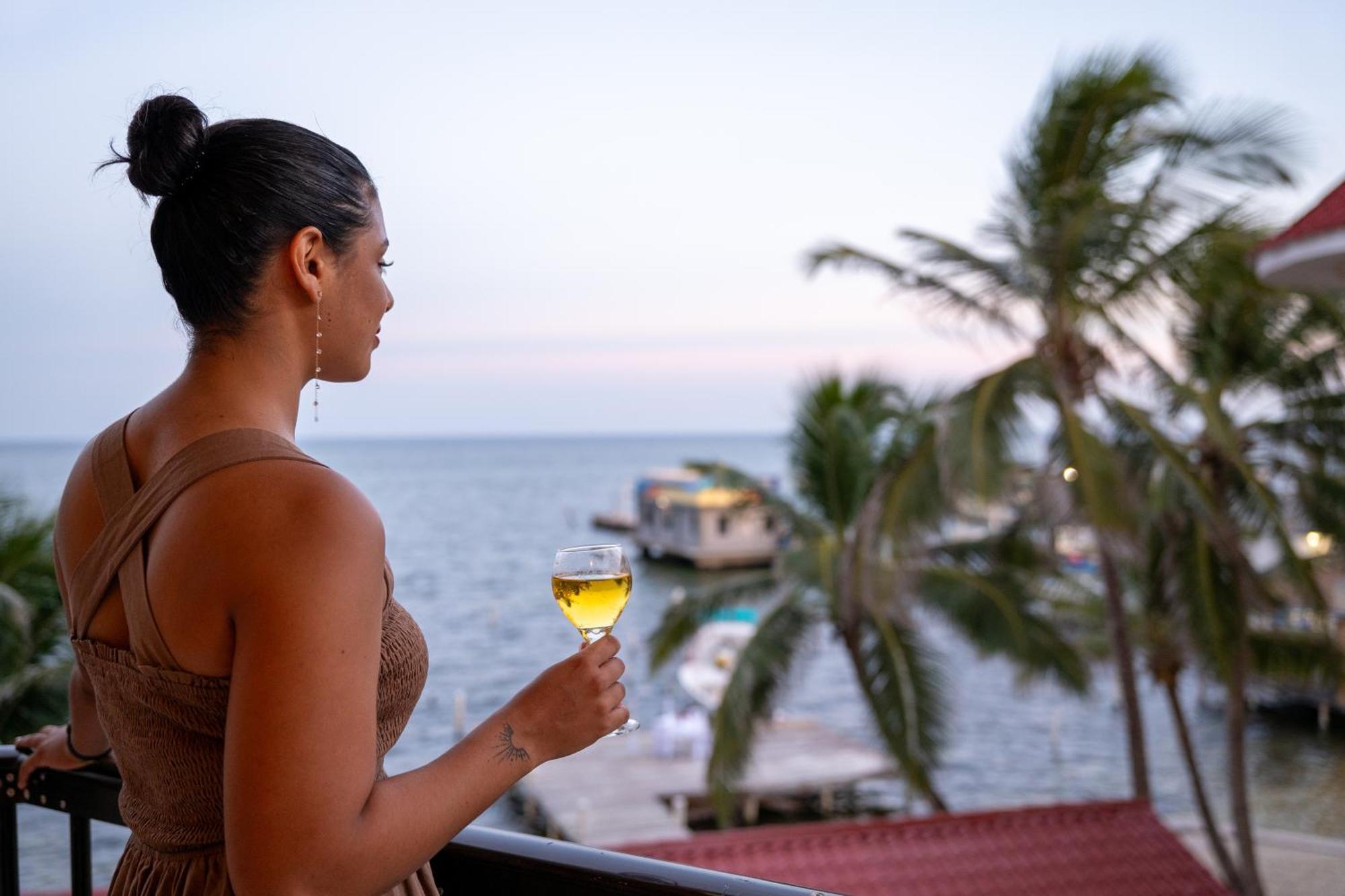 Sunbreeze Suites San Pedro  Luaran gambar