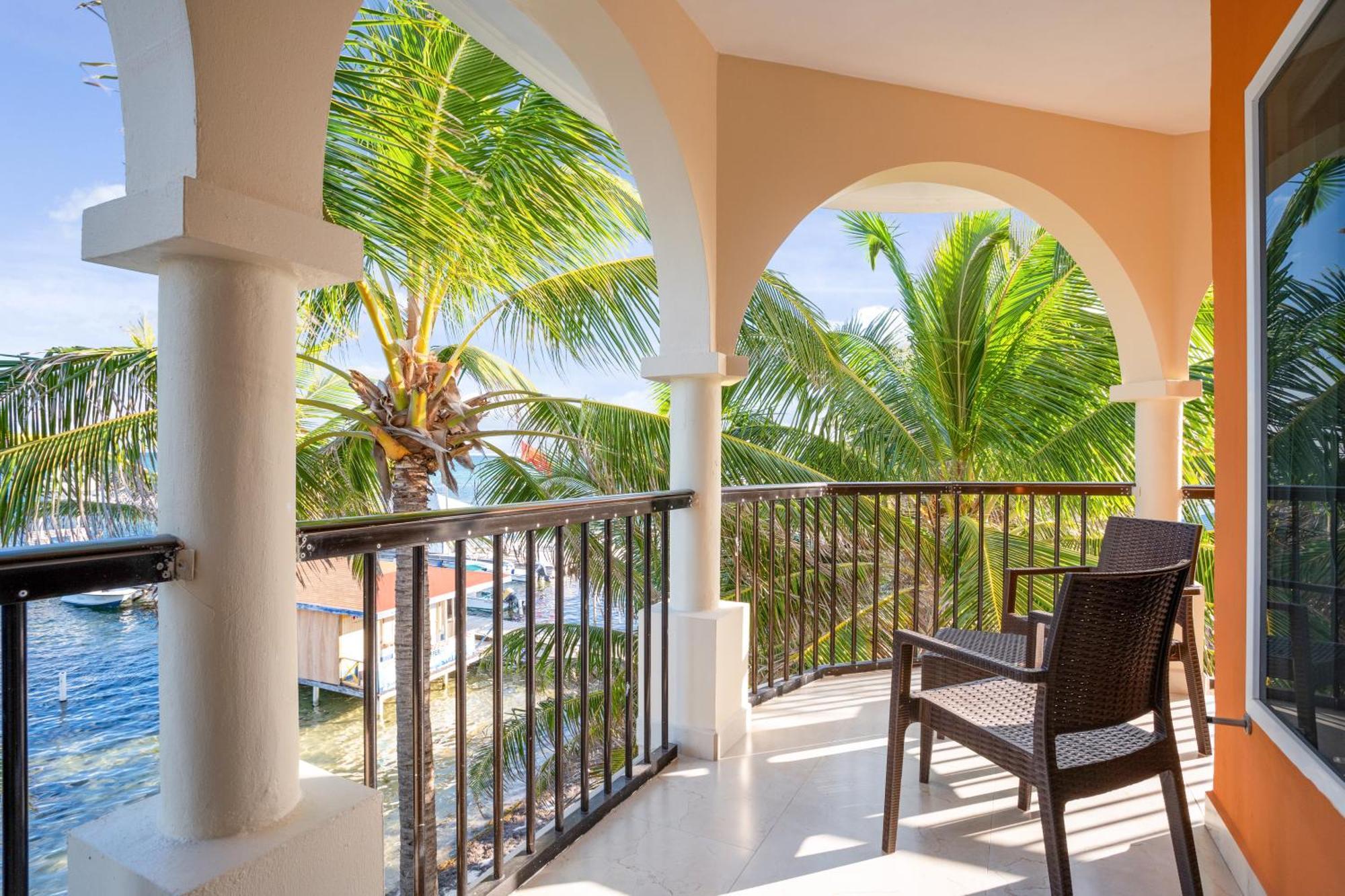 Sunbreeze Suites San Pedro  Luaran gambar